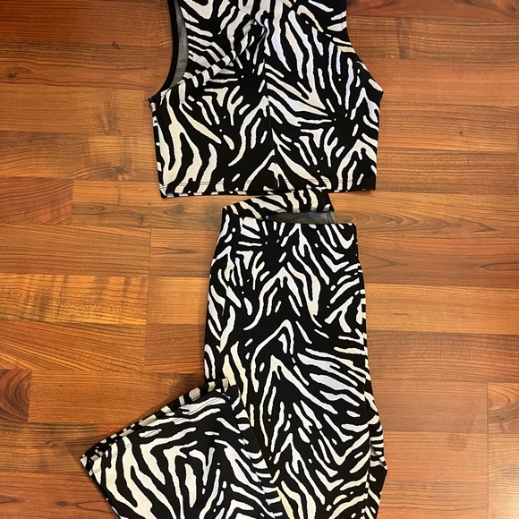 Zara Black and White Zebra Print Jumpsuit - Picture 1 of 3